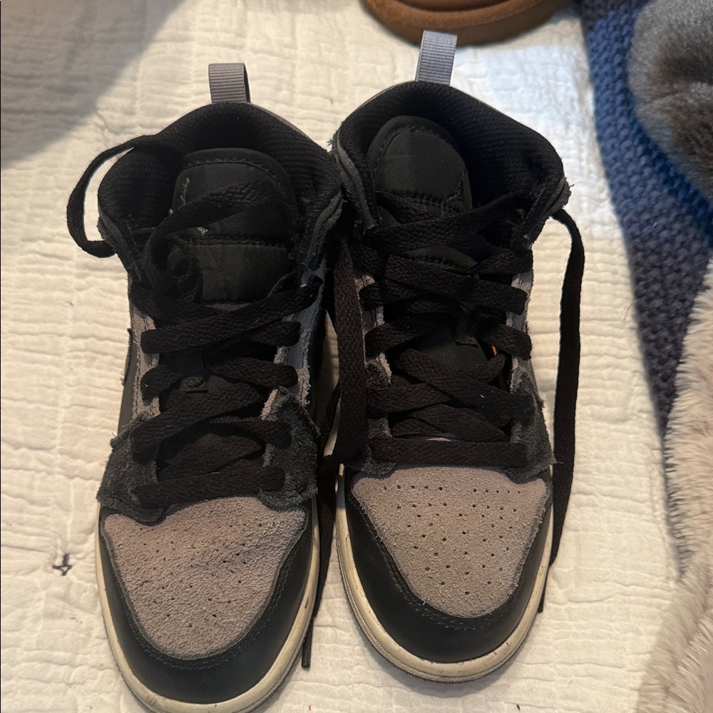 Jordan Retro Suede High-Top Sneakers in Black and Gray